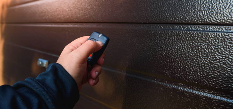 automatic door opener with remote control in Bonadelle Ranchos-Madera Ranchos